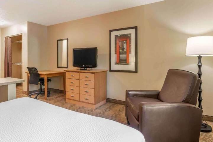 1 Queen Bed Efficiency (5 of 10)