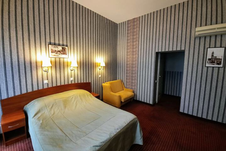 Room 3 of 33