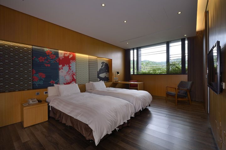 Room 2 of 40