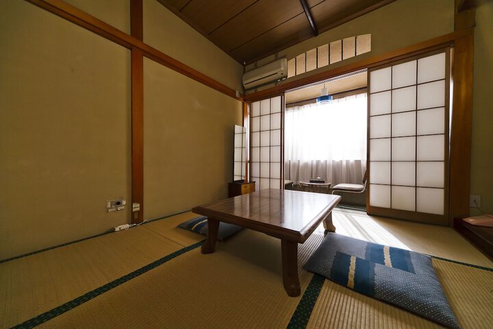 Room 4 of 31