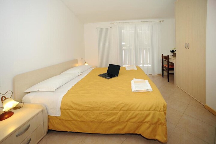 Room 8 of 29