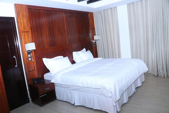 Room 17 of 46