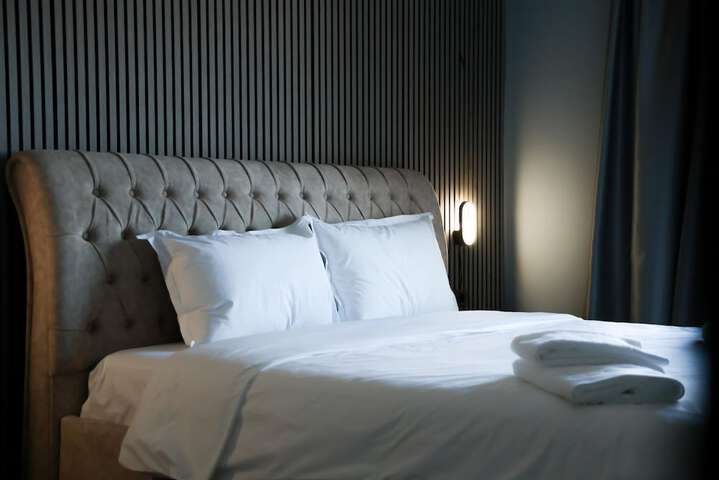 Room 5 of 10