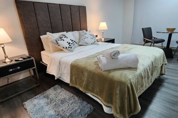 Room 4 of 25