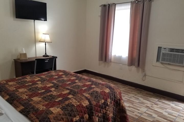 Economy Single Double Bed (5 of 16)