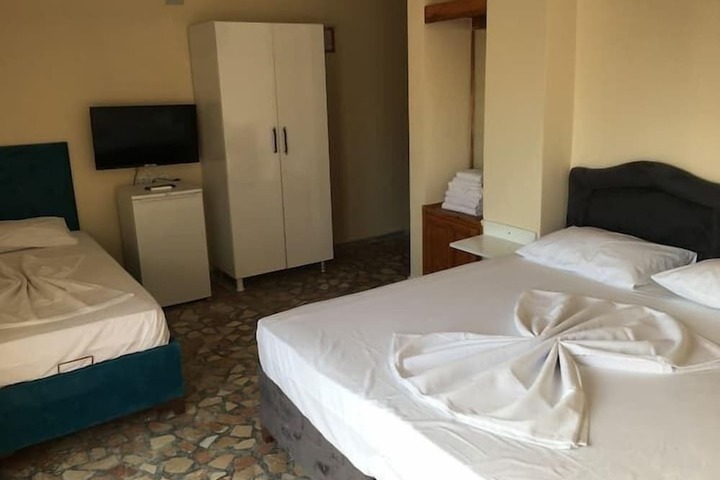 Room 6 of 16