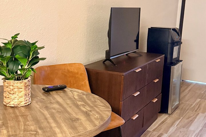 Room 5 of 9