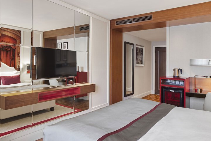 Room 25 of 81