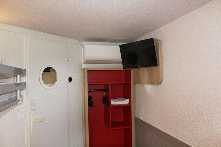 Room 17 of 39