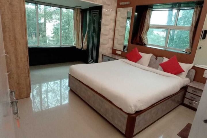 Room 5 of 6