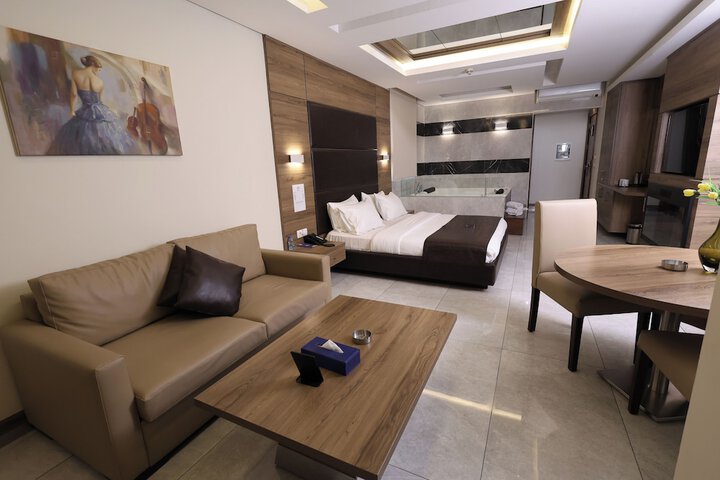 Room 50 of 105