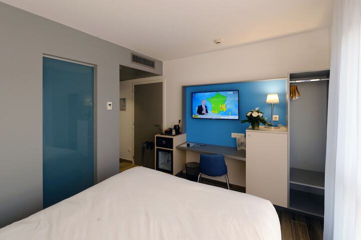 Room 12 of 37
