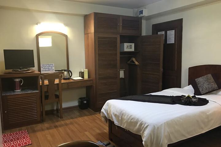 Room 4 of 38