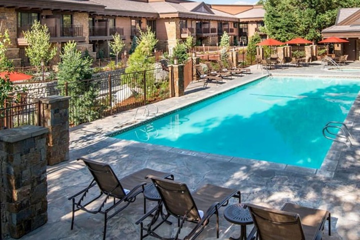 Pool Hotel