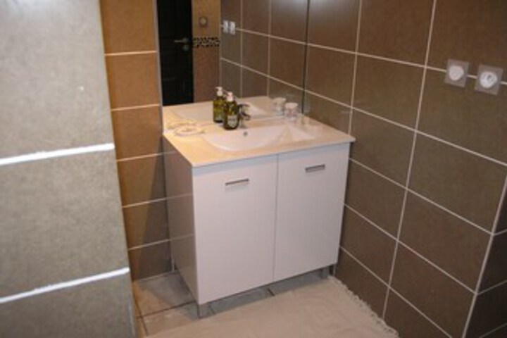 Room 4 of 19