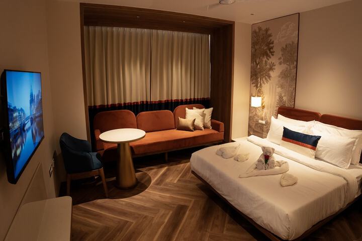 Room 8 of 18