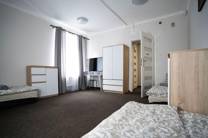 Room 10 of 31