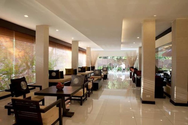 Hotel Lobby