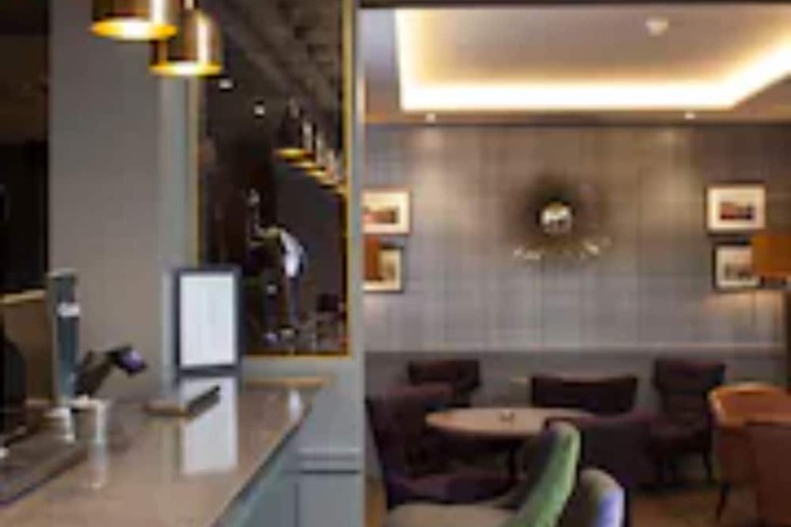 Lounge 41 of 51