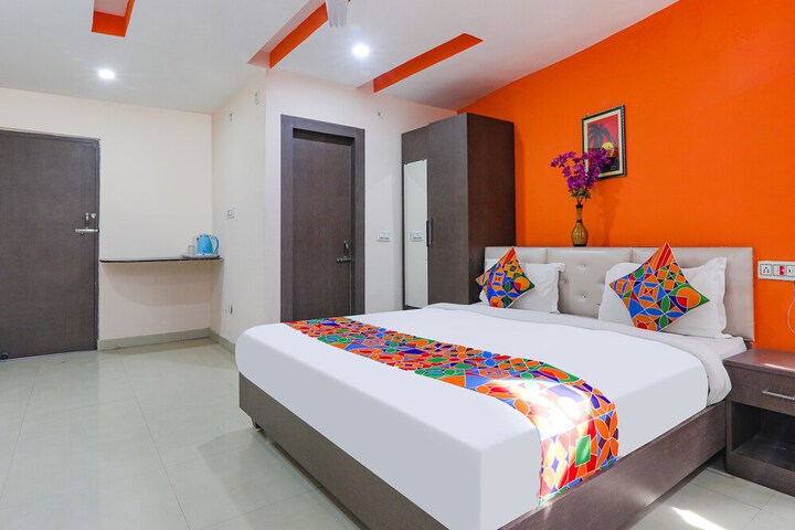 Room 10 of 26