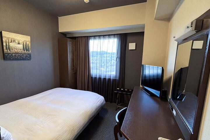 Room 25 of 37