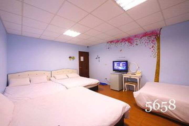 Room 82 of 118