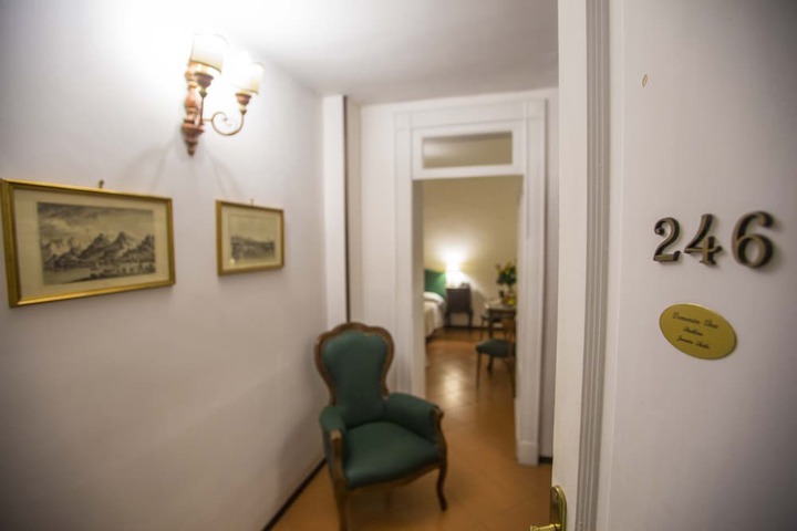 Room 6 of 42