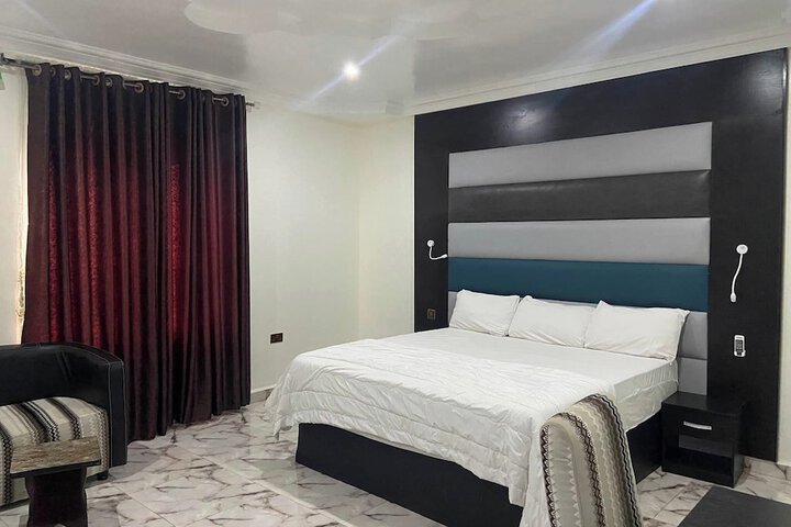 Room 4 of 27