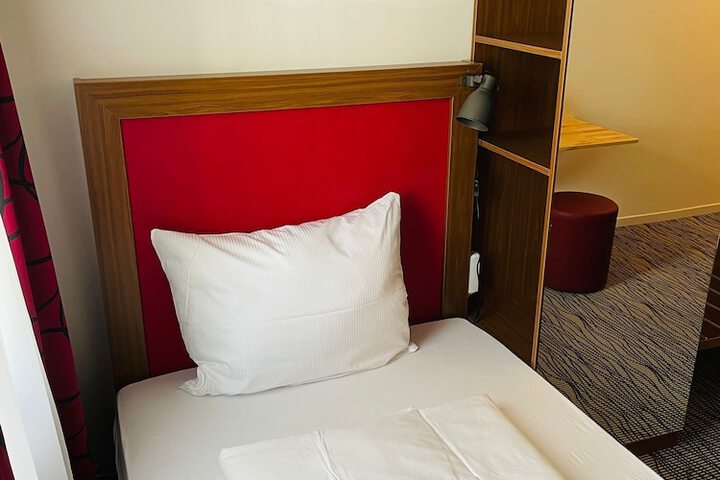 Room 28 of 61