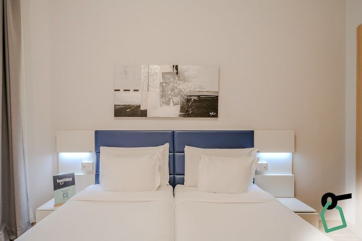 Room 13 of 64