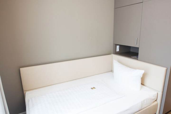 Room 10 of 35