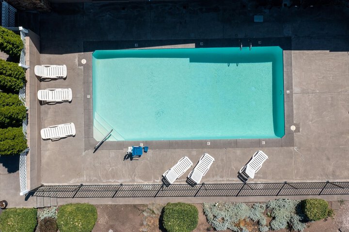 Pool 19 of 27
