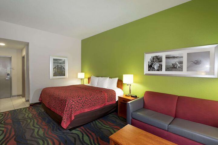 1 King Bed (6 of 10)