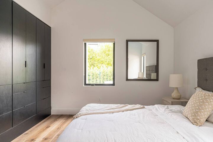 Room 4 of 103