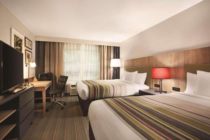 2 Queen Beds (1 of 5)