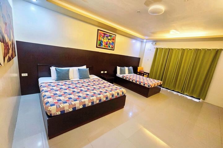 Room 9 of 33