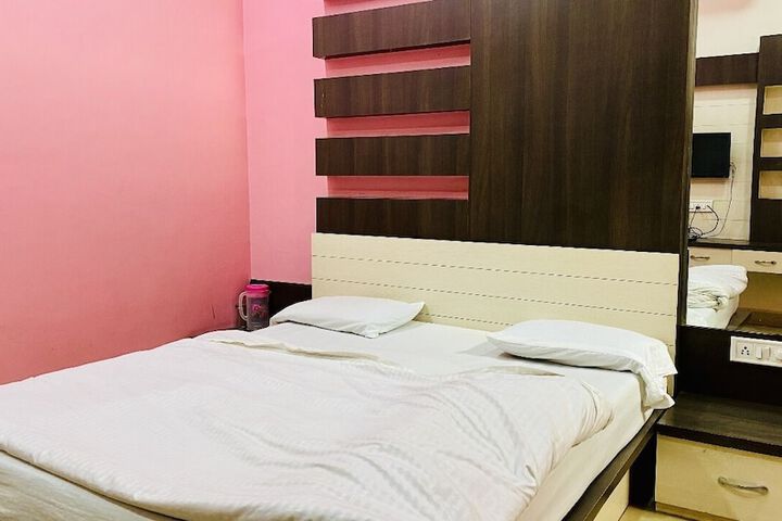 Room 2 of 32
