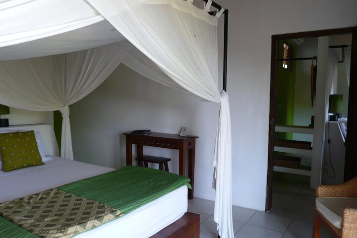 Room 4 of 117