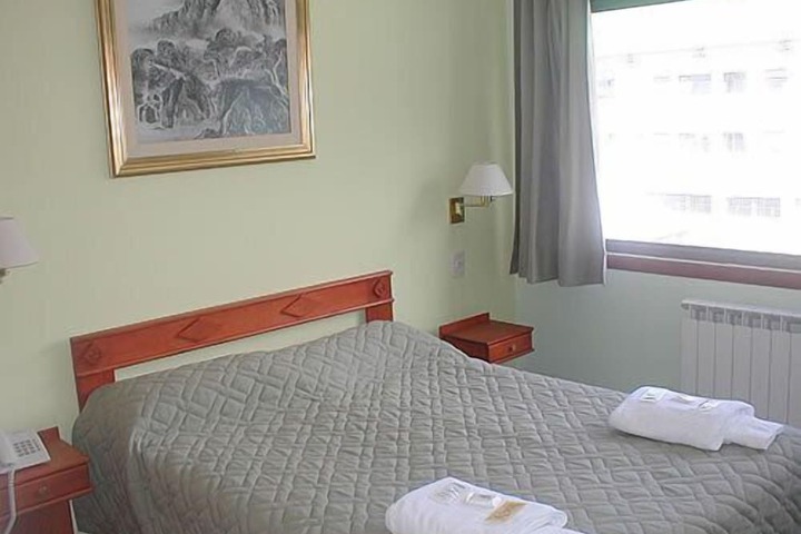 Room 10 of 29