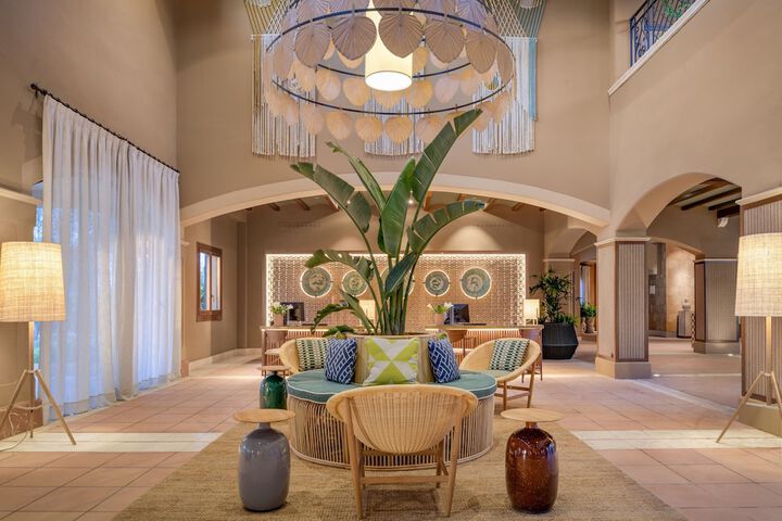 Entrance & Lobby