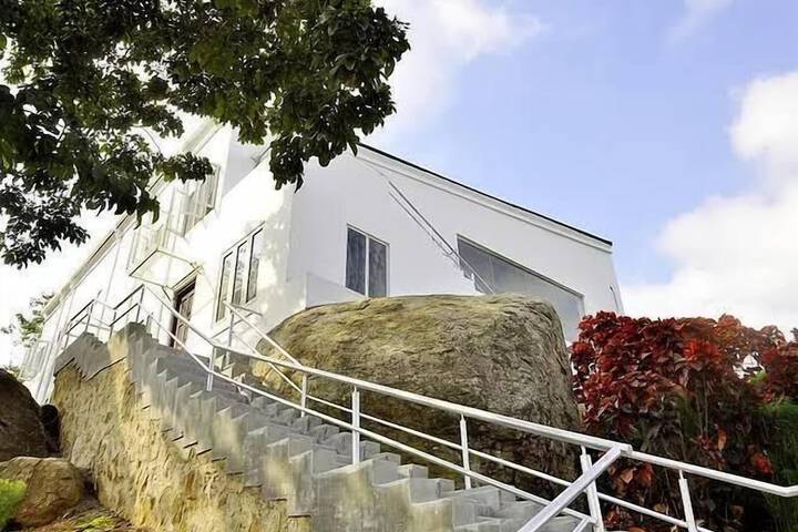 Hotel 44 of 44