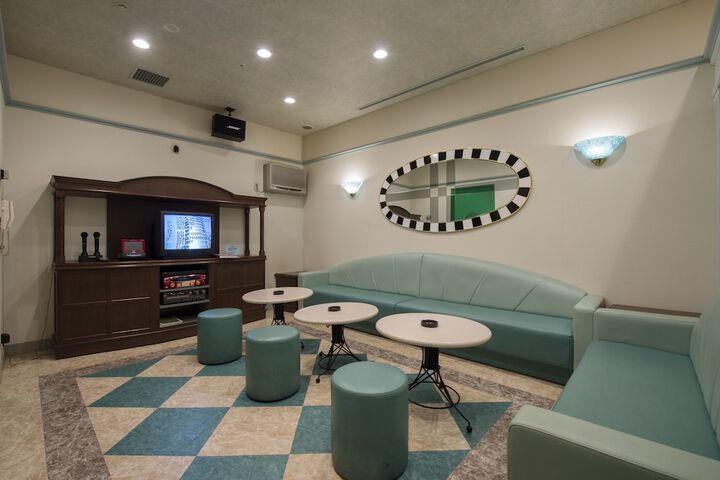 Room 10 of 27