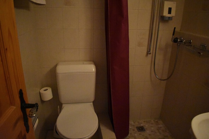 Room 28 of 40