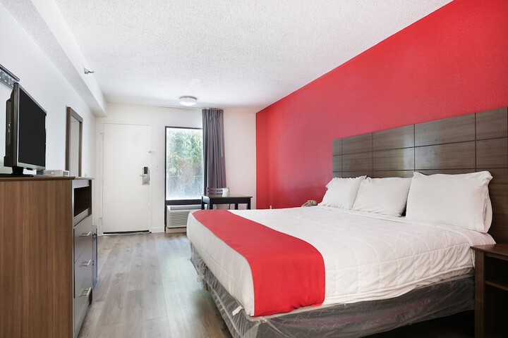 1 King Bed (11 of 12)