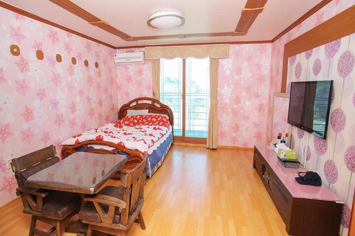 Room 4 of 6