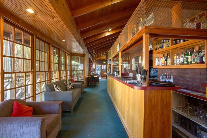Lounge 66 of 70