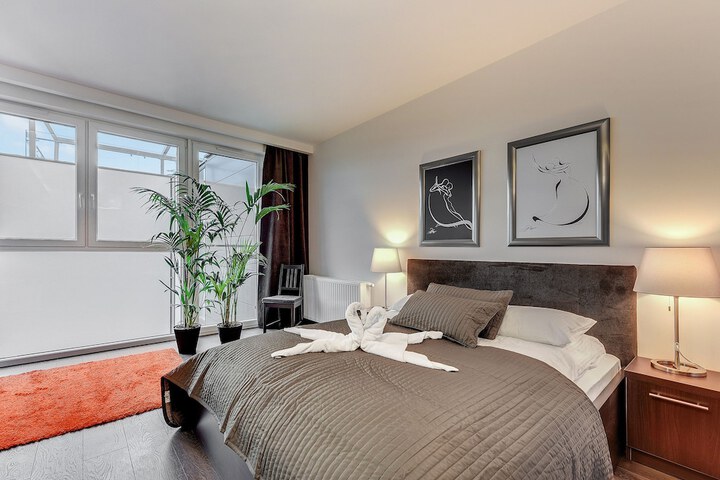 Room 28 of 161