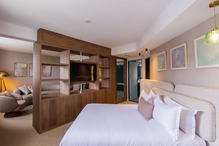 Room 5 of 87