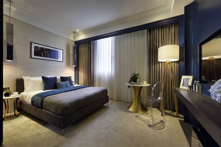 Room 8 of 109