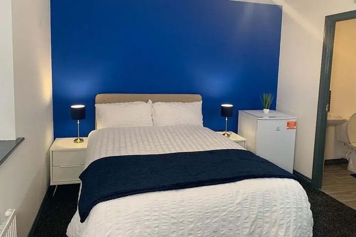Room 6 of 13
